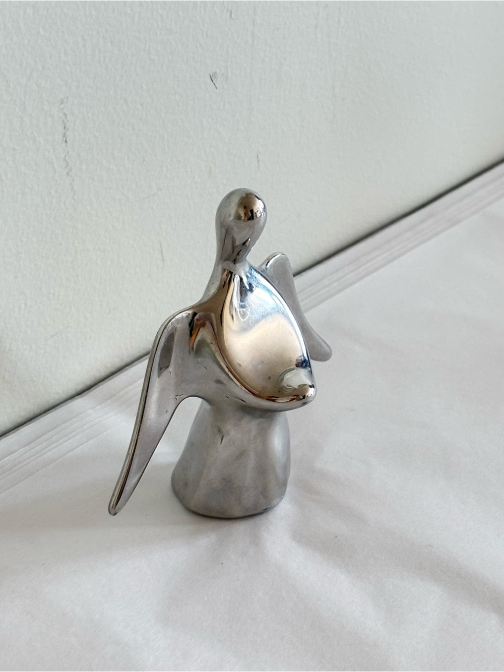 Vintage Hoselton Canada polished aluminum Angel Figurine Sculpture signed 1965 - Picture 3 of 8